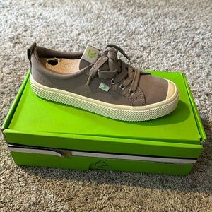 *NWT* Cariuma Mystic Grey Canvas Sneakers
